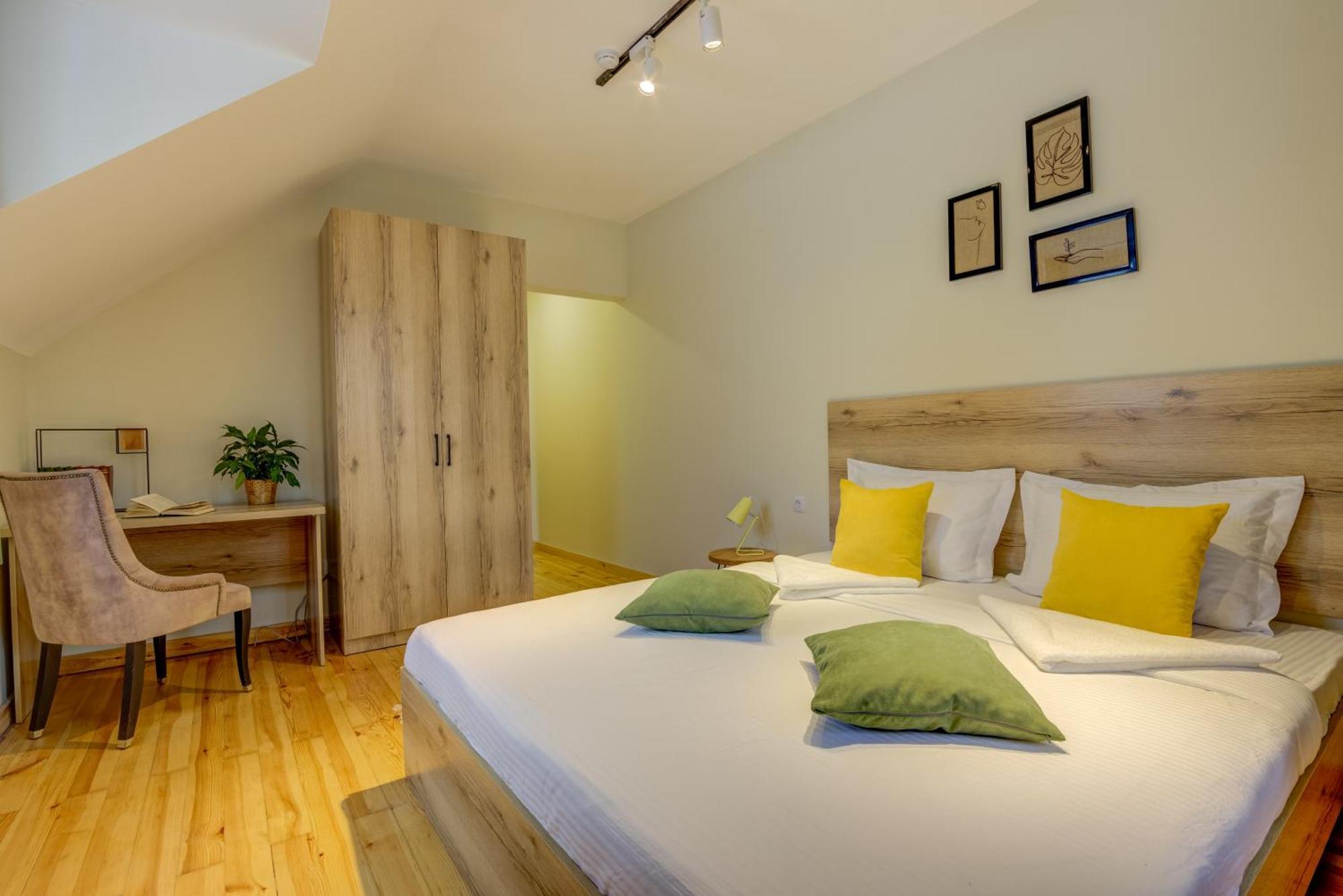 People Guest House Бішкек Екстер'єр фото