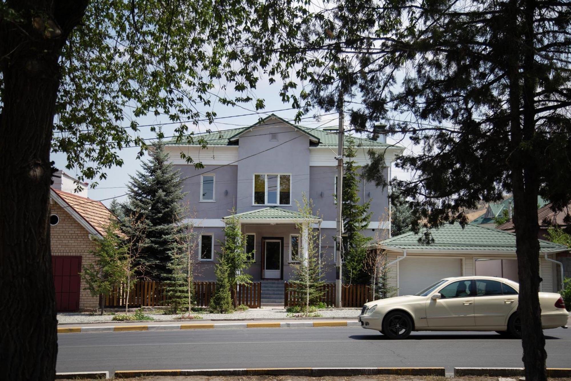 People Guest House Бішкек Екстер'єр фото