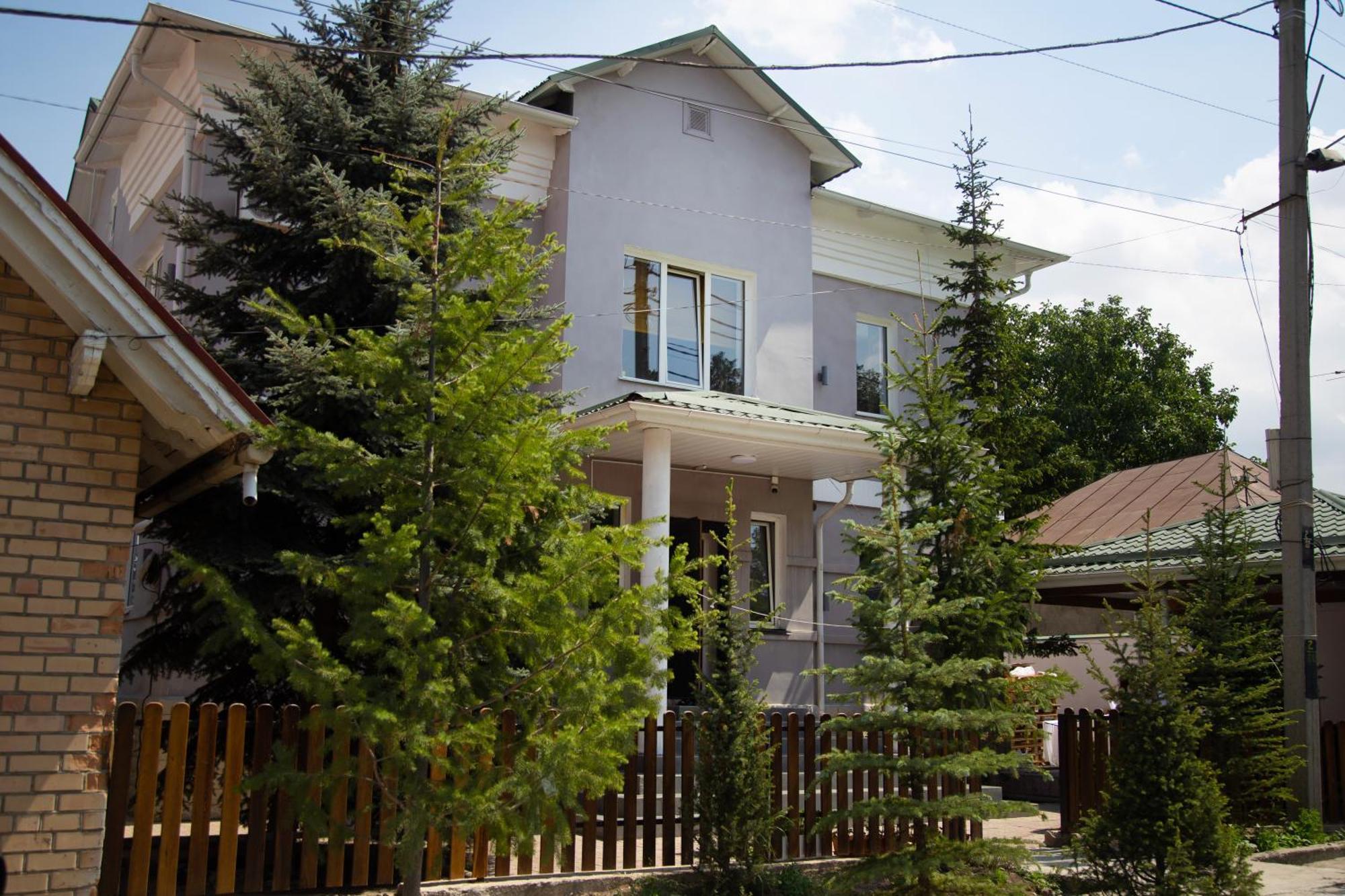 People Guest House Бішкек Екстер'єр фото