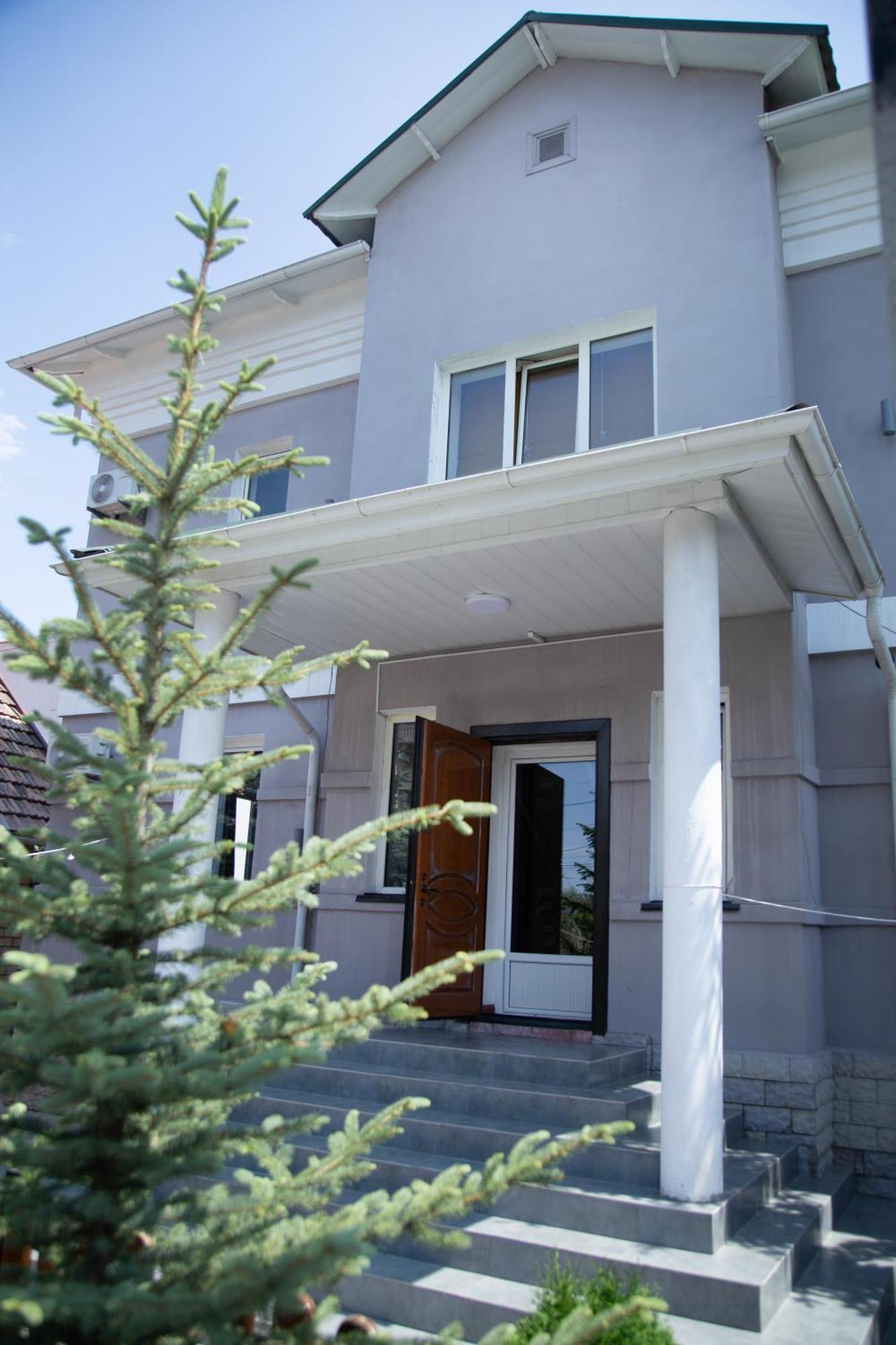 People Guest House Бішкек Екстер'єр фото