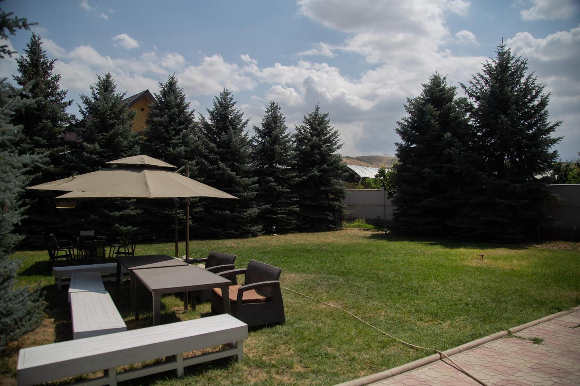People Guest House Бішкек Екстер'єр фото
