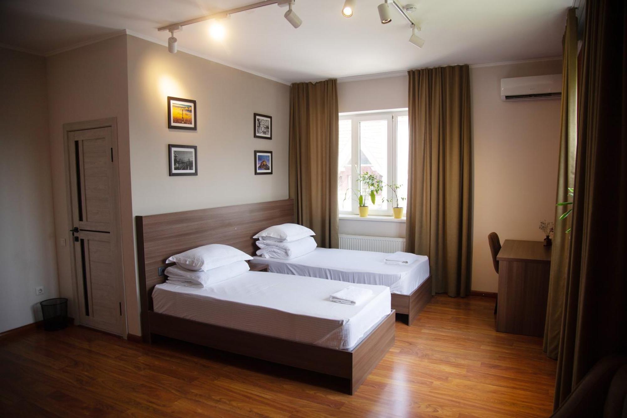 People Guest House Бішкек Екстер'єр фото