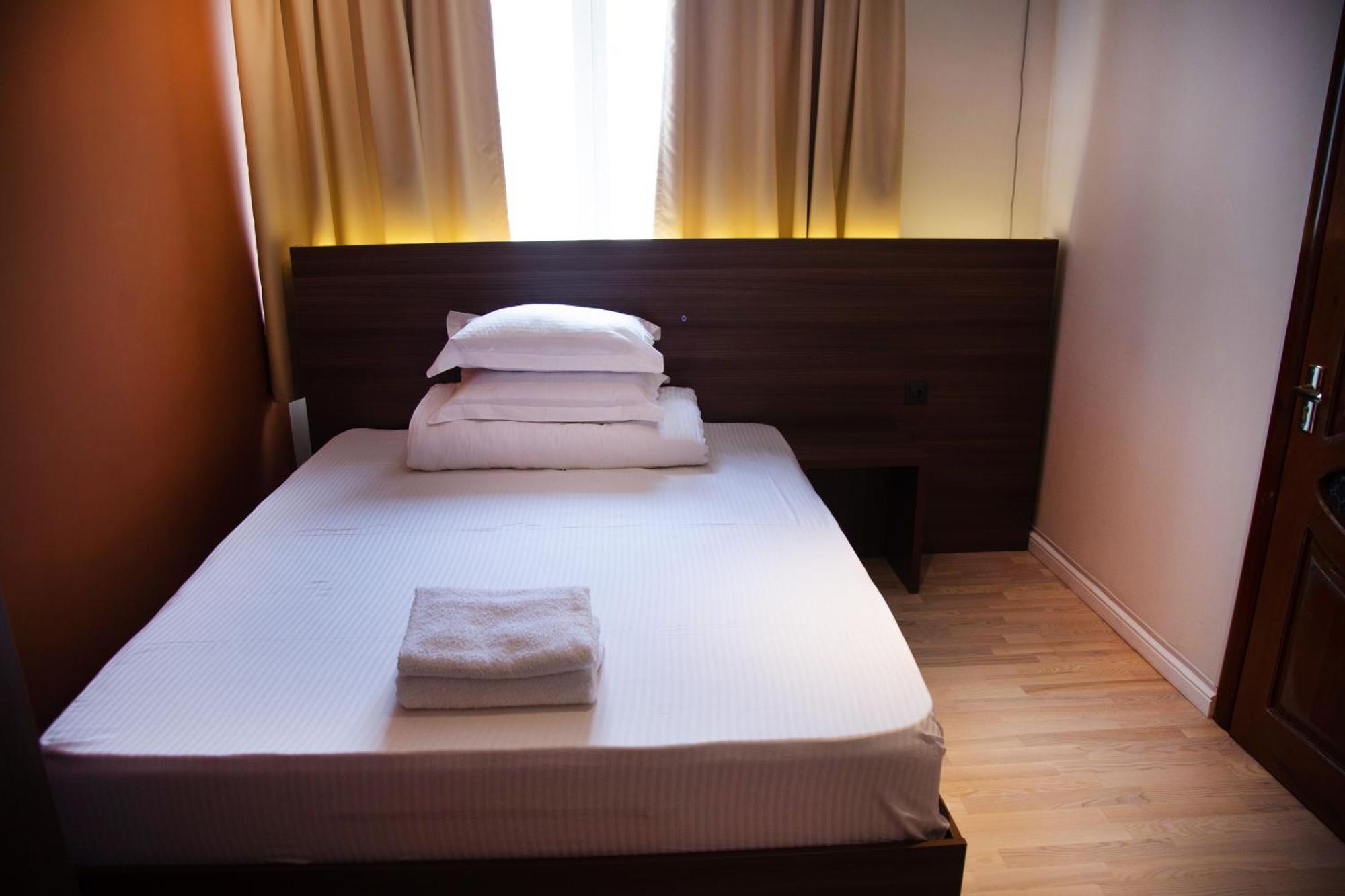 People Guest House Бішкек Екстер'єр фото