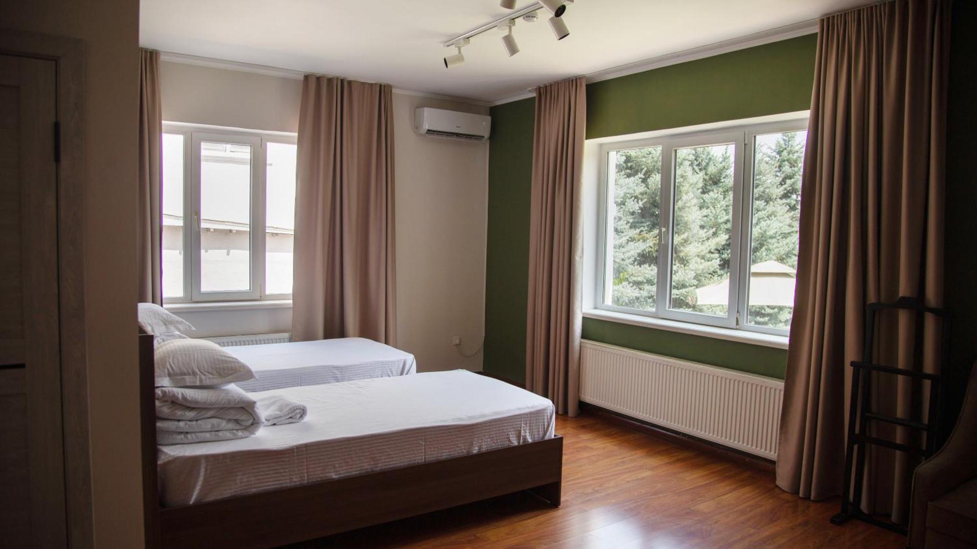 People Guest House Бішкек Екстер'єр фото