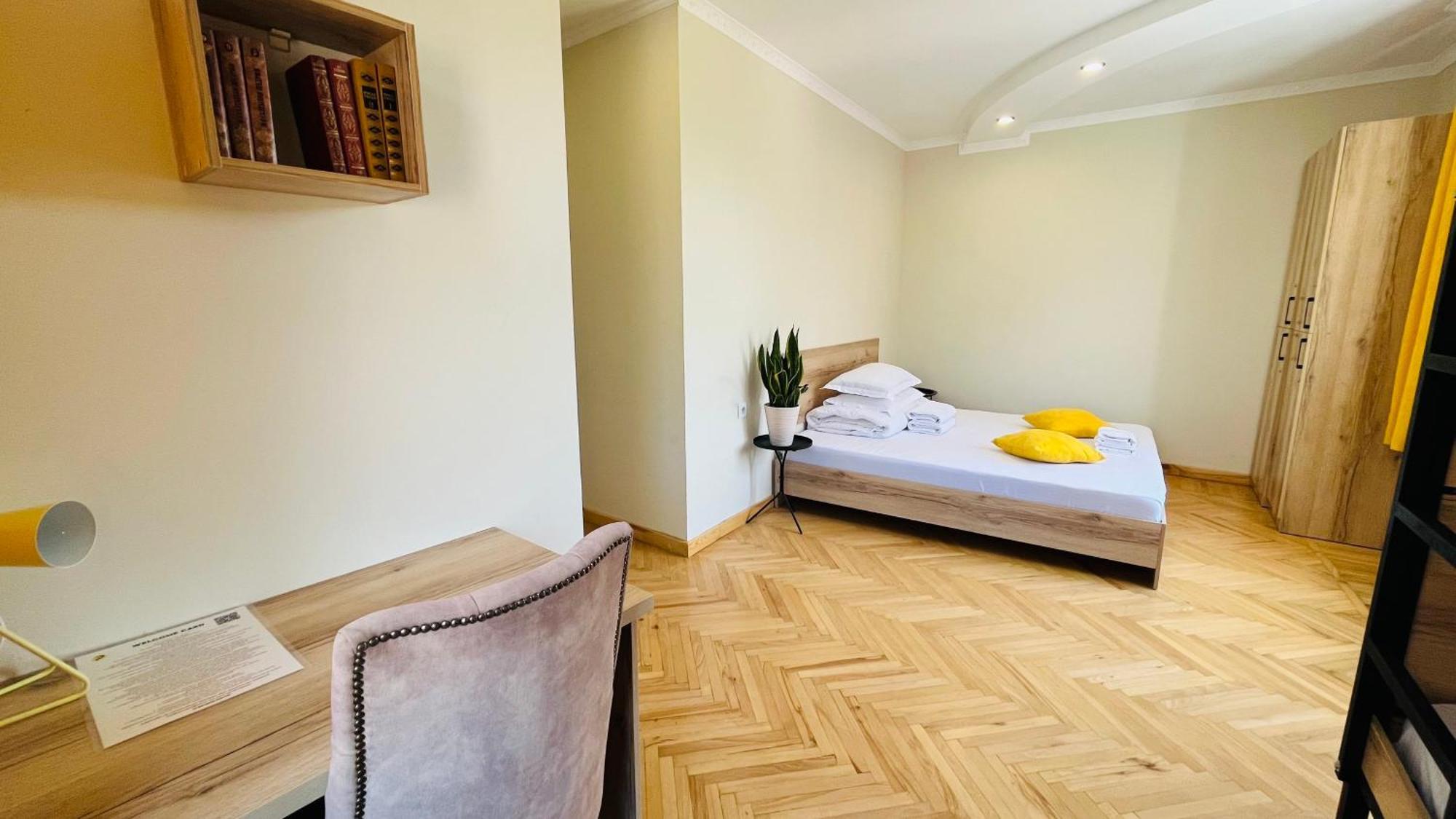 People Guest House Бішкек Екстер'єр фото